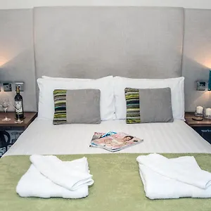 Apartamento Base Serviced - Road, Chester